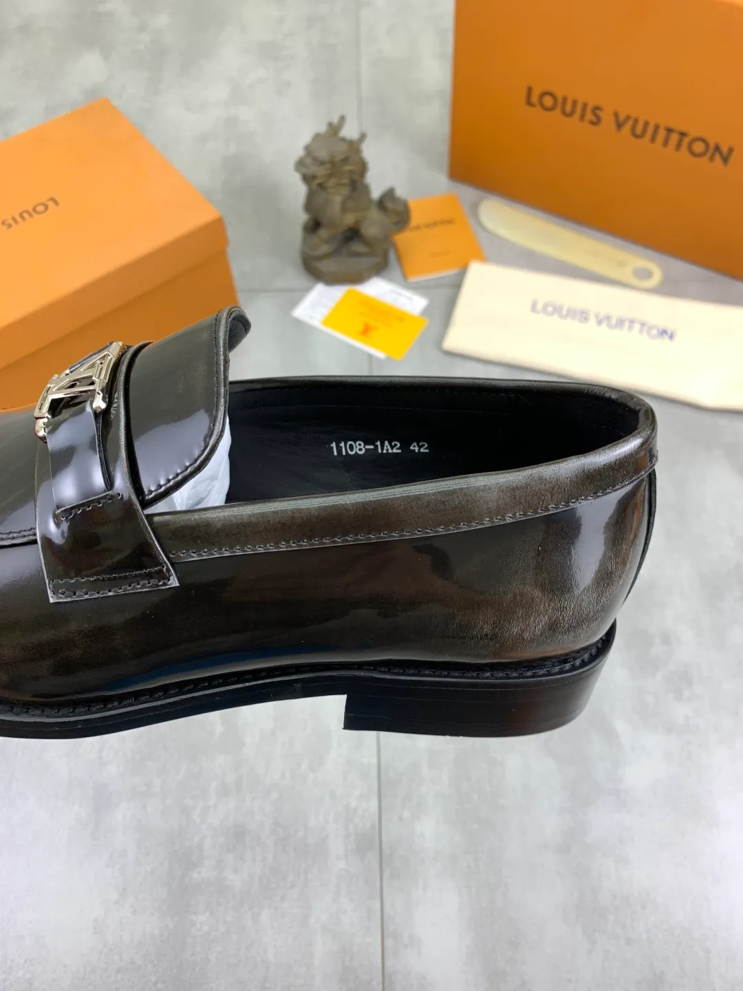 Men's shoes 💰P460💰[New model] Water-dyed cow lining 🆘 LV Louis Vuitton business leather shoes, made of original imported Italian 🇮🇹 calfskin, full cowhide lining, carefully handmade by professional shoemakers, the original version is specially designed for wear-resistant outsole. Standard code: 39-45 5️⃣color🉑️select
